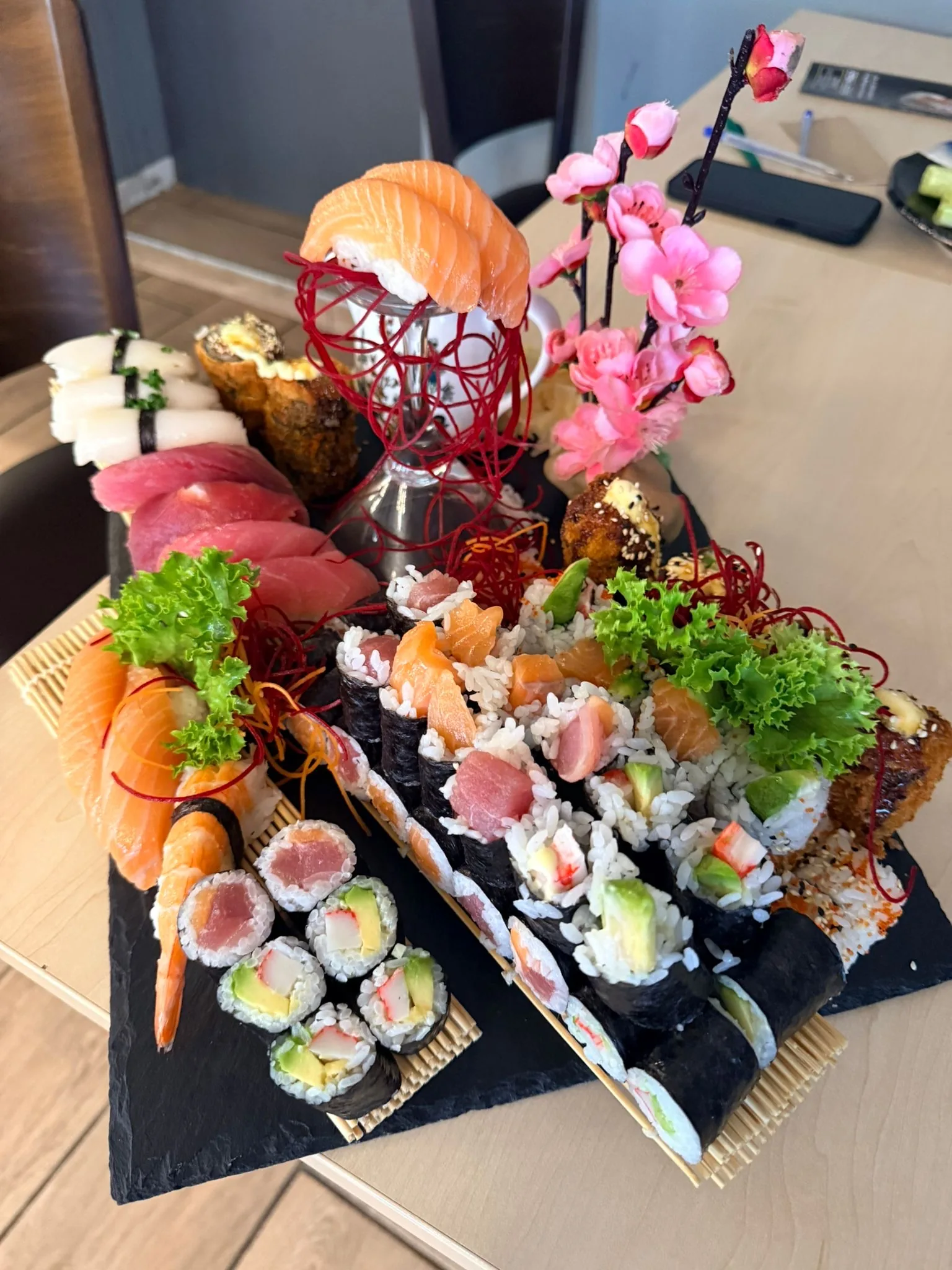 Sushi-Platte von Lili Sushi Asia Küche